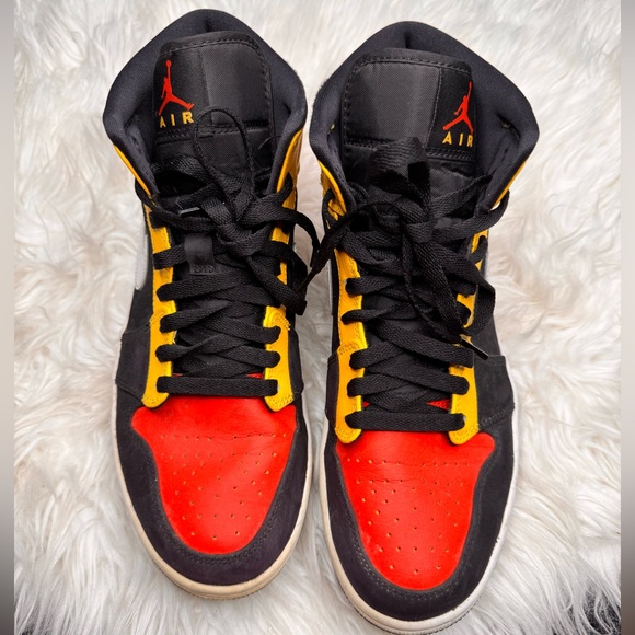 Nike Air Jordan 1 Mid SE Amarillo Sneakers - Picture 4 of 4